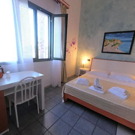 Alba Chiara Sant'andrea Salento מלון 3*